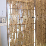divisória de bambu coberta com palha